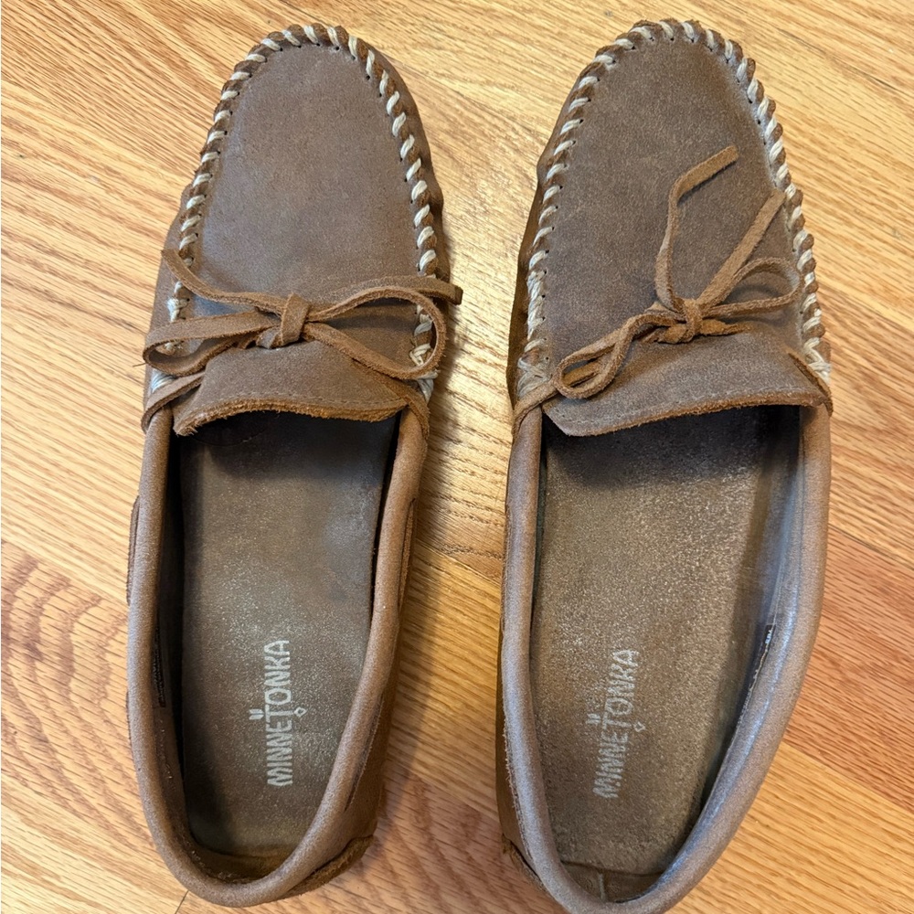 Minnetonka Men's Tan Suede Loafers